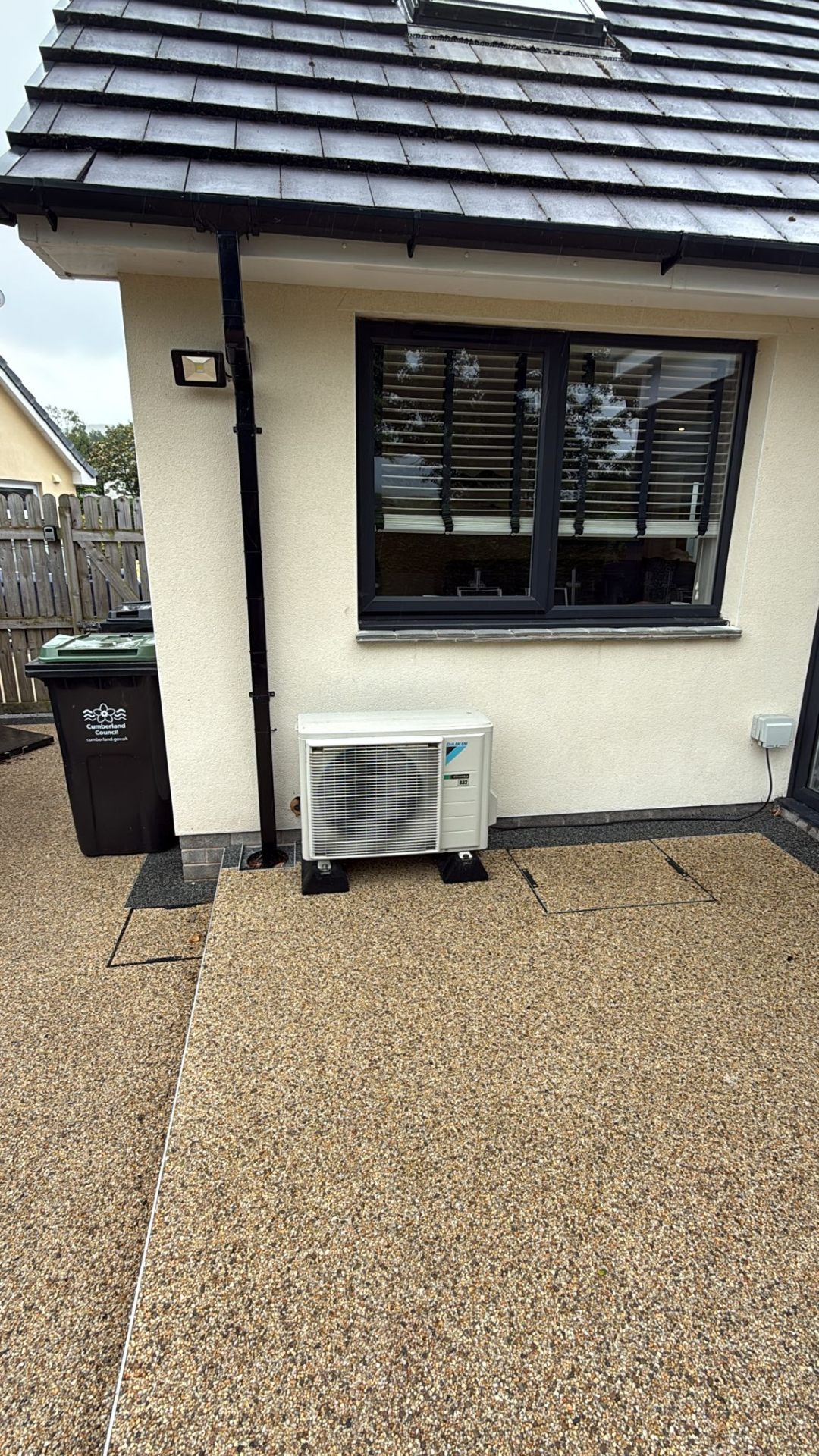 Outdoor condenser, side return