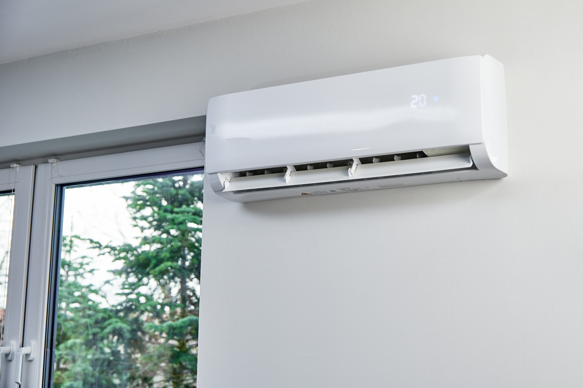 Single indoor wall-mounted air conditioning unit in a room